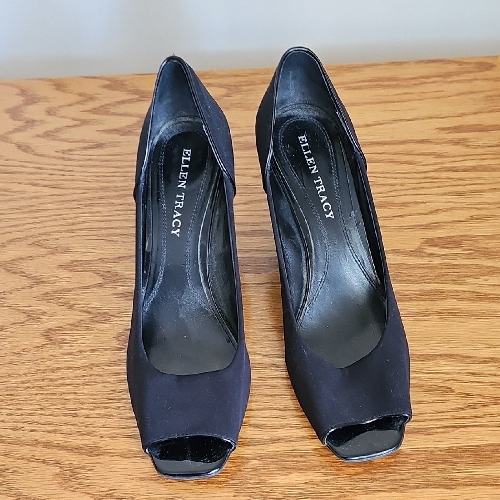 Ellen Tracy Black Wedge Peep Toe